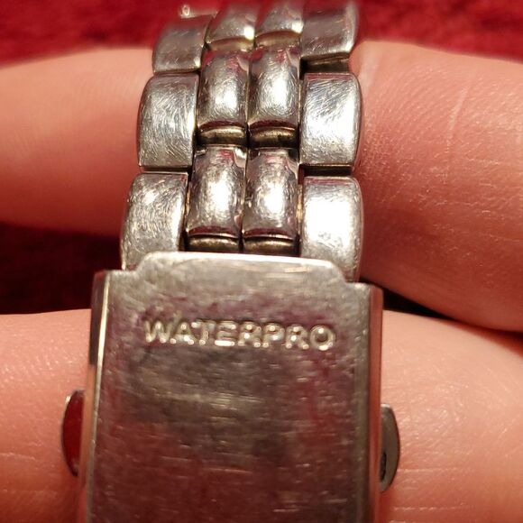 GUESS Waterpro Crystal Embellished Silvertone‎ Sports Divers Watch G75511M - Picture 6 of 9